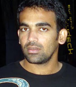Zaheer Khan took three wickets on Day 1 at Sydney